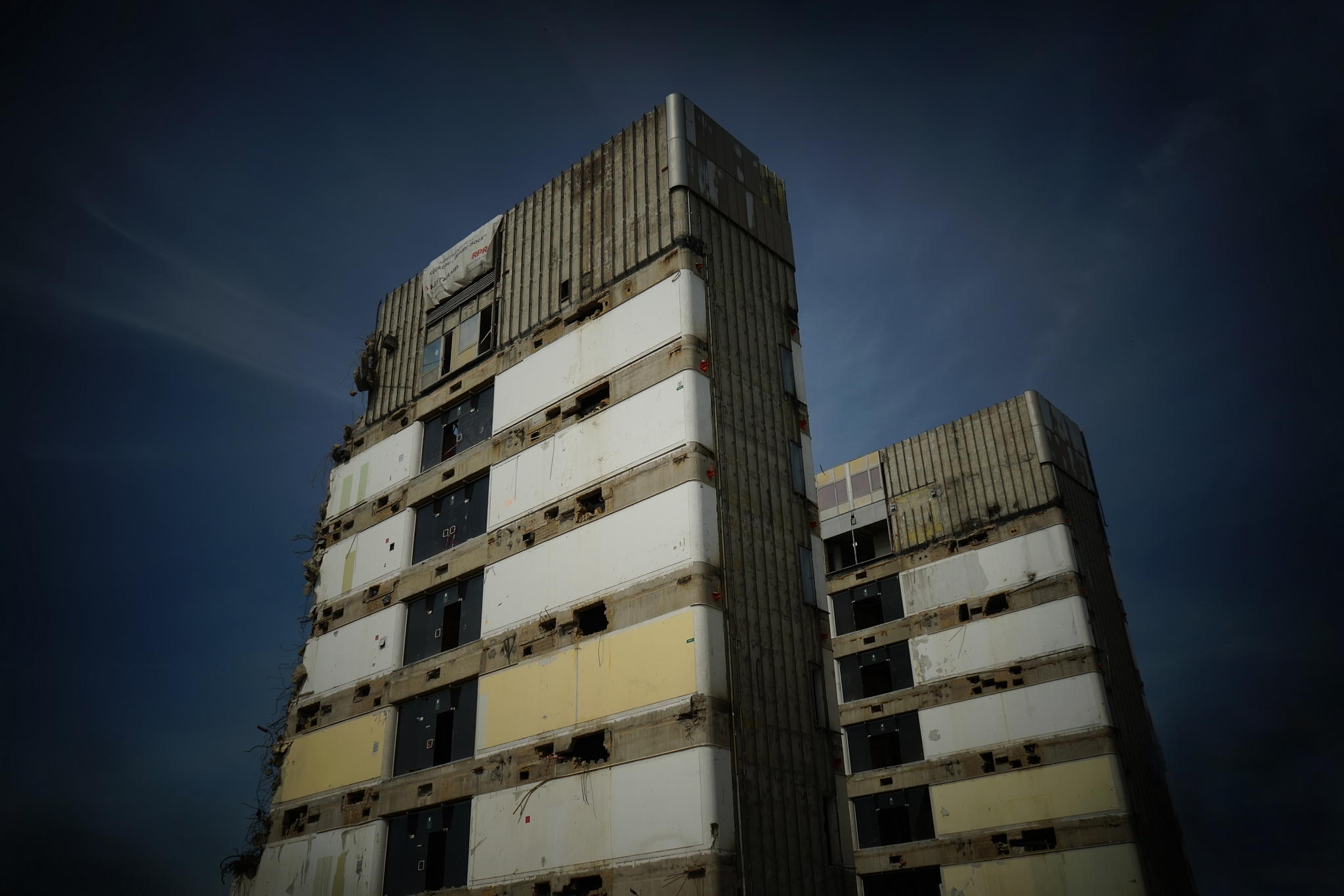 Twintower 34714655091 o