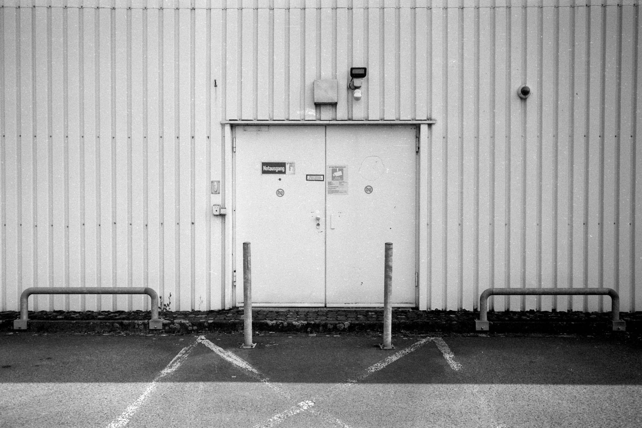 hinterm Einkaufzentrum