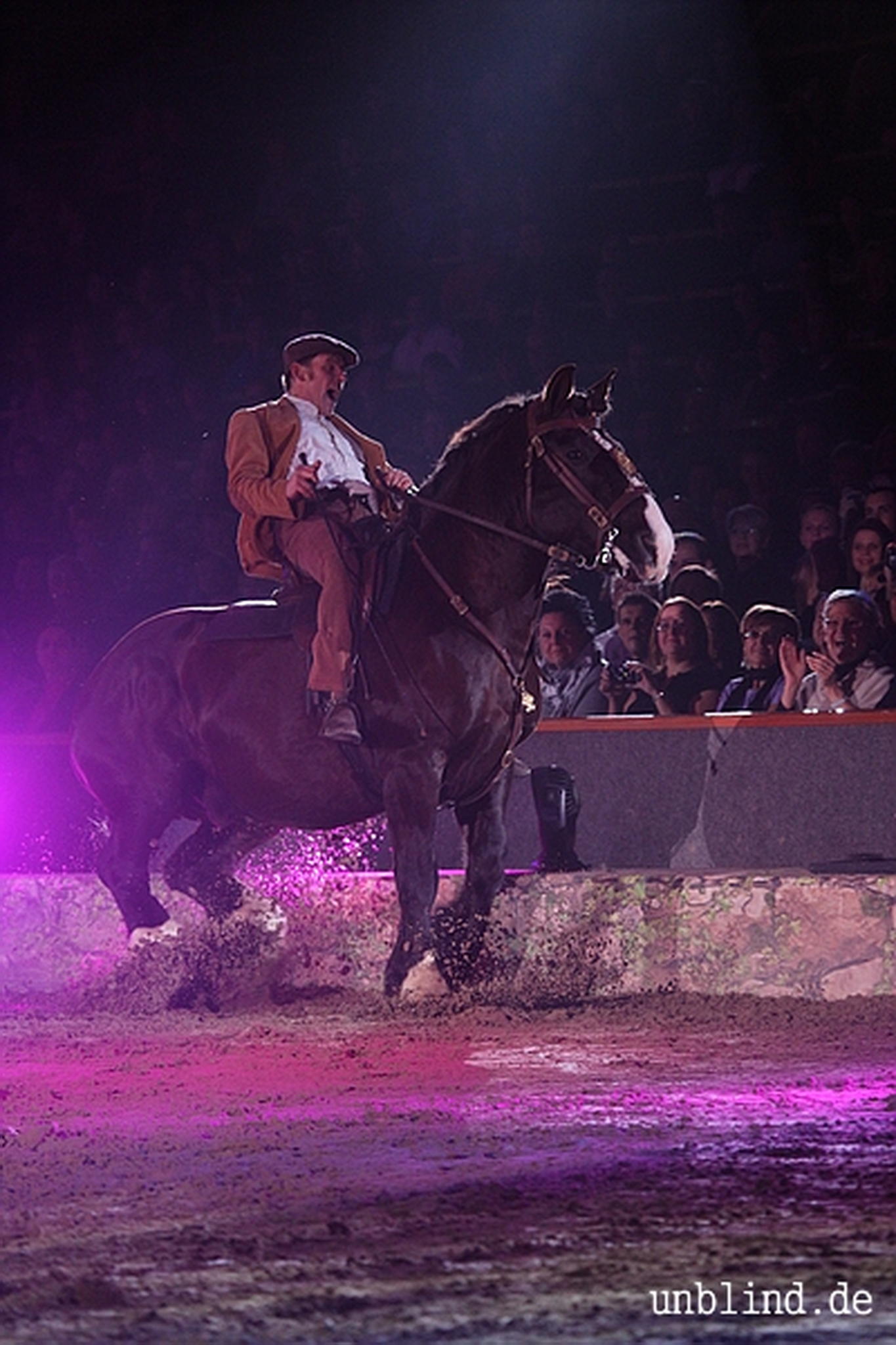 Web 090 06 unb 7338 9184683579 o