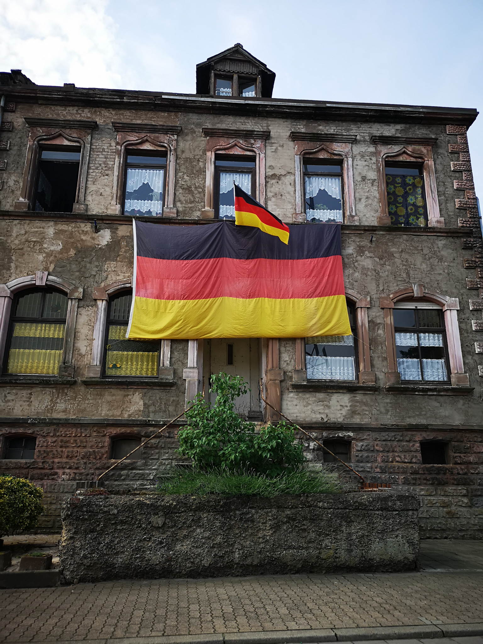 Tschland 27836758187 o